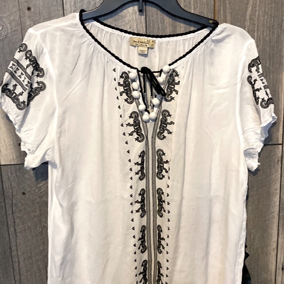 ONE WORLD Tops - OneWorld Peasant Women’s White and Black Embroidered Top. Size Medium.
